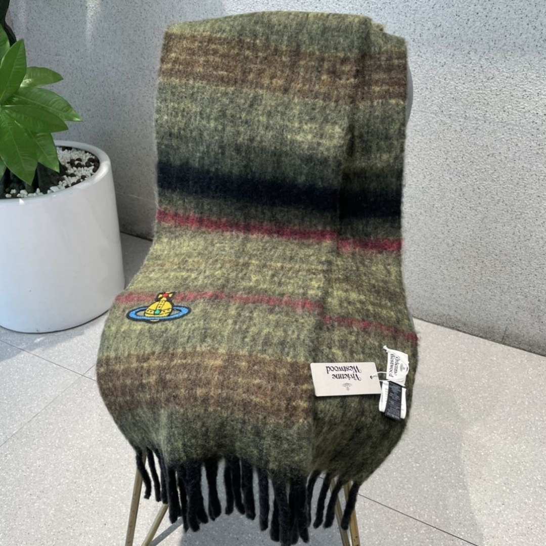 2025小红书走火爆款 𝐕𝐢𝐯𝐢𝐞𝐧𝐧𝐞 𝐖𝐞𝐬𝐭𝐰𝐨𝐨𝐝🪐✨经典大土星马海毛围巾 vivienne w