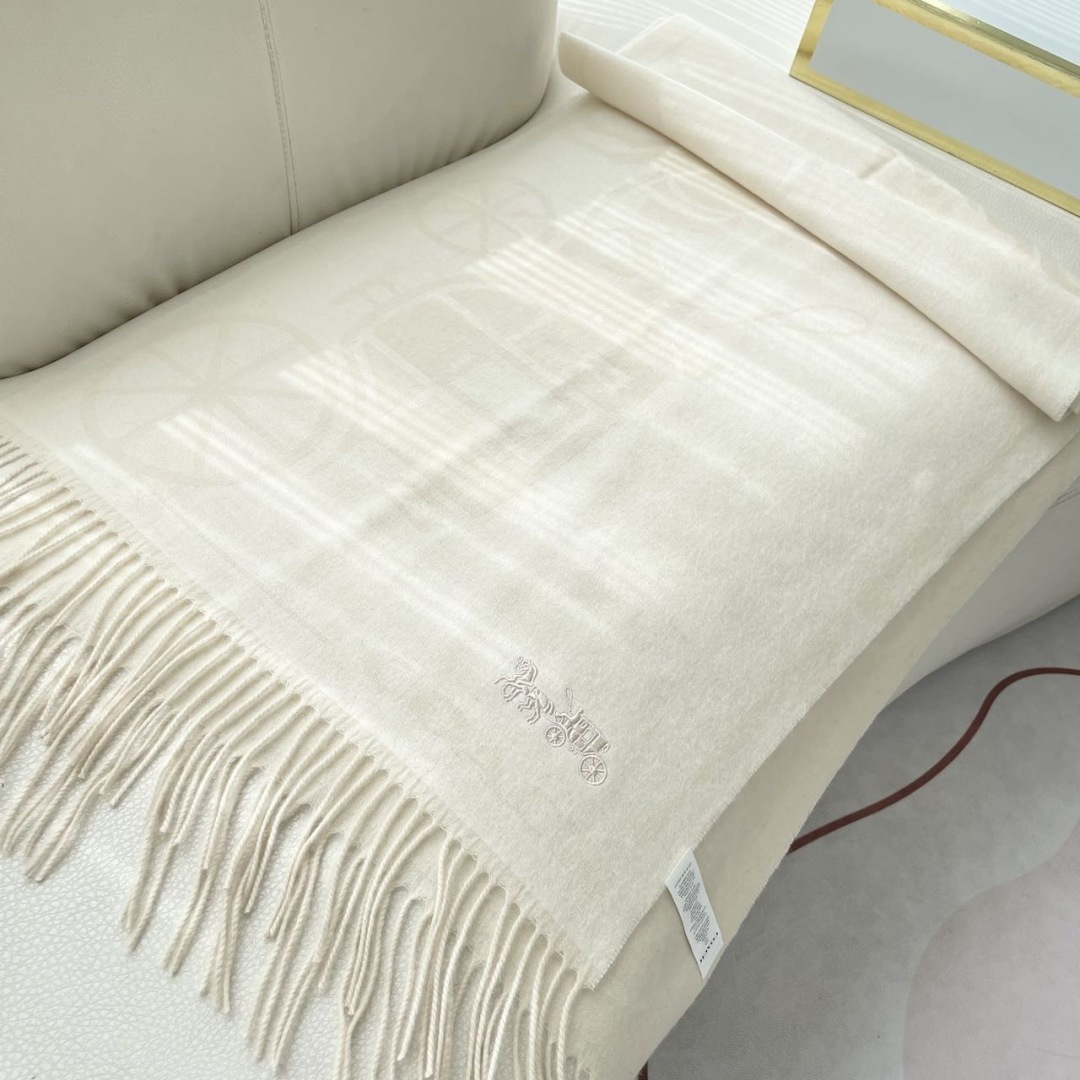 高版本✨【经典款】COACH经典 蔻驰披肩也太好看了吧！不仅有颜值还有品质，羊绒，手感超级软糯和舒服，尺