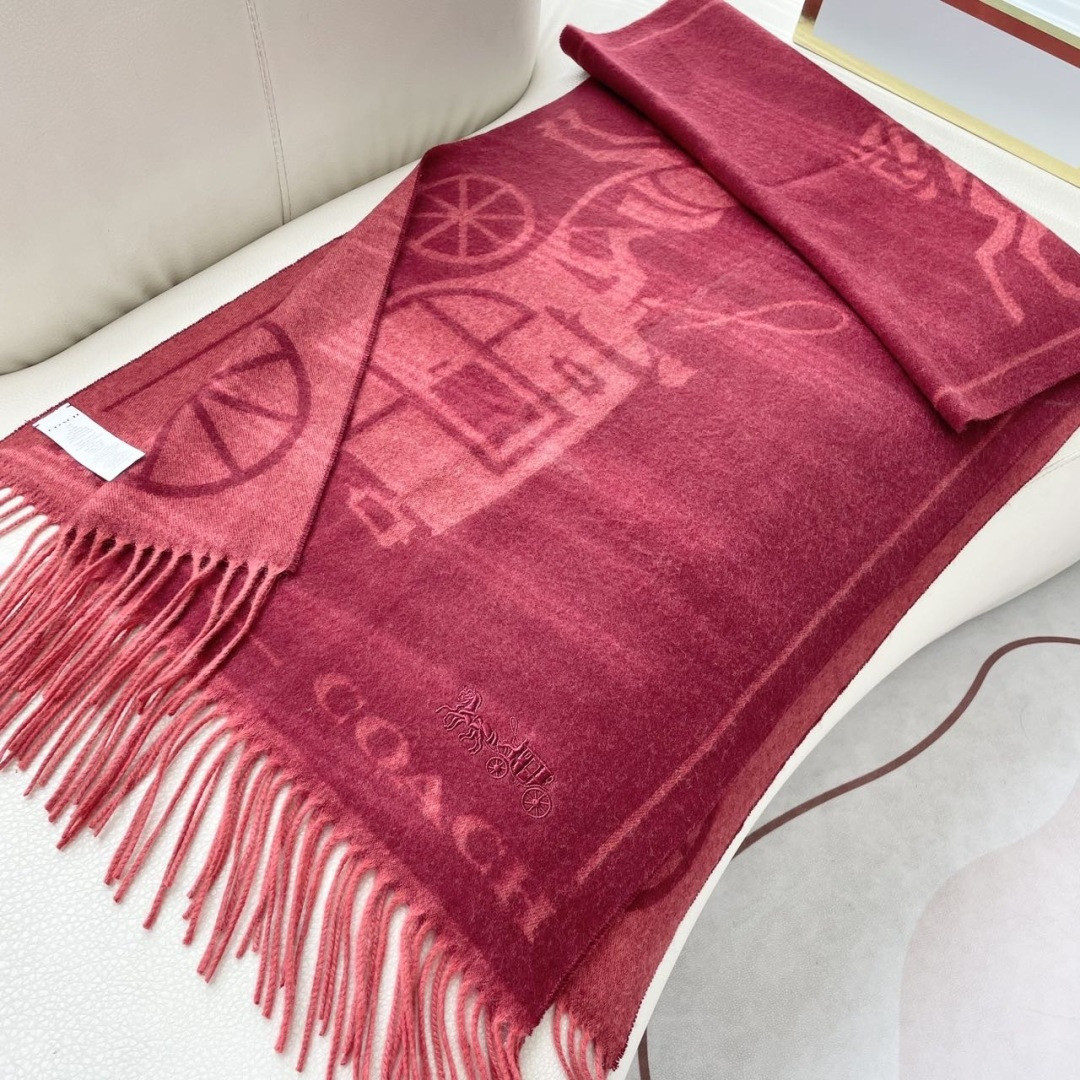 高版本✨【经典款】COACH经典 蔻驰披肩也太好看了吧！不仅有颜值还有品质，羊绒，手感超级软糯和舒服，尺