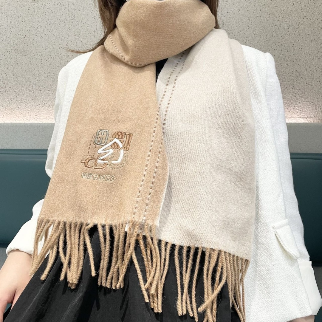 上新2025爱马仕双面男女款围巾且买且珍惜😍~都是出口订单所以比较难遇❤️东西讲究少而精😍好看的一定要收