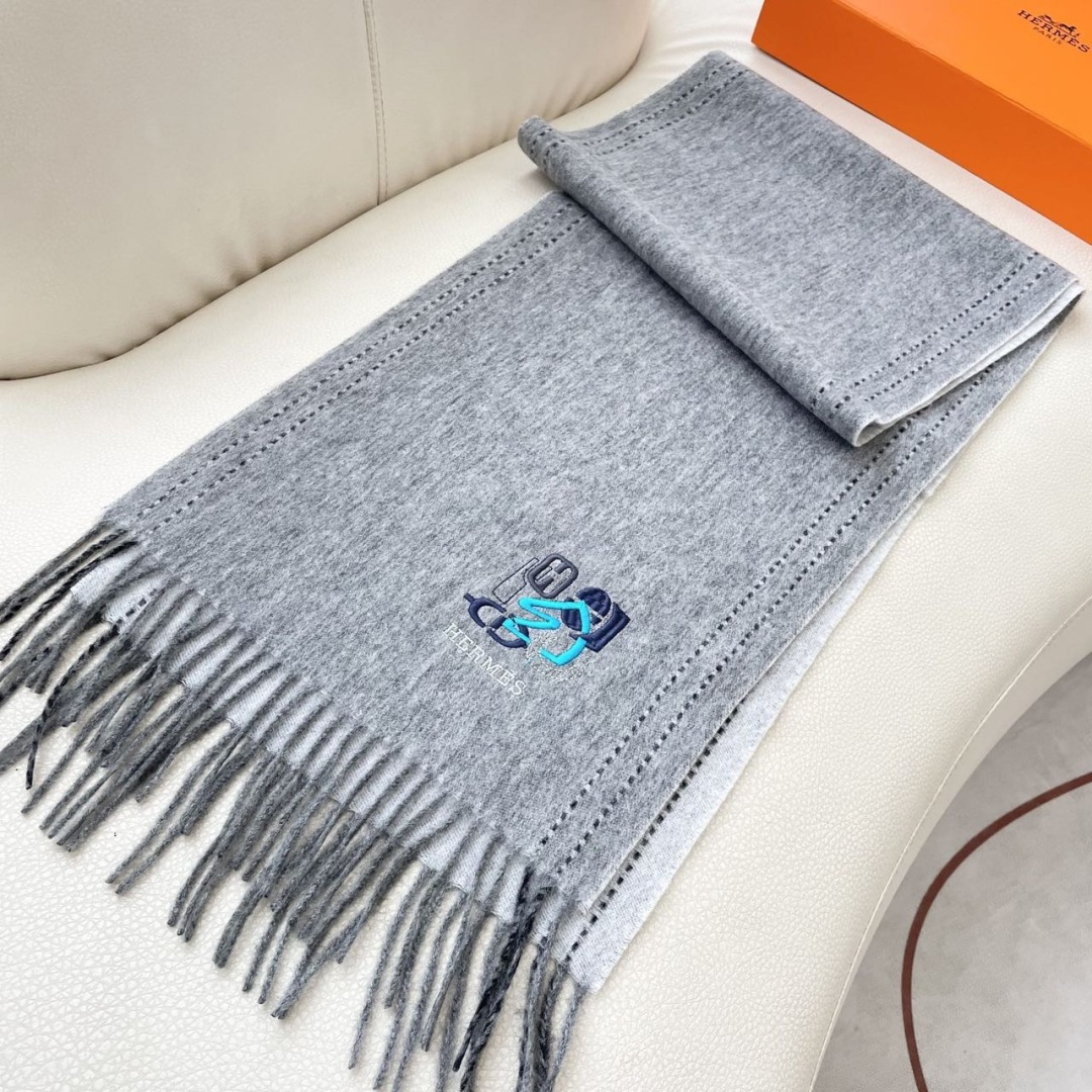 上新2025爱马仕双面男女款围巾且买且珍惜😍~都是出口订单所以比较难遇❤️东西讲究少而精😍好看的一定要收