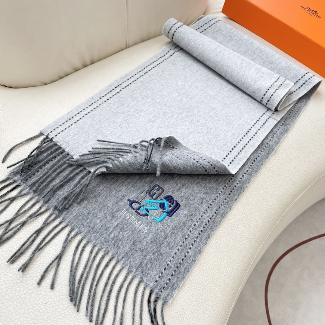 上新2025爱马仕双面男女款围巾且买且珍惜😍~都是出口订单所以比较难遇❤️东西讲究少而精😍好看的一定要收