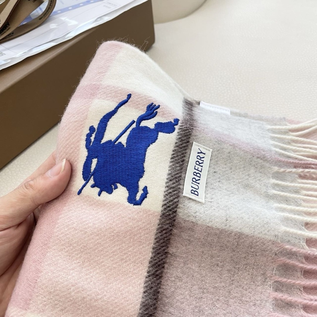 爆款🔺双面羊绒专柜同步 经典设计完美，若隐若现的巴宝利标志，强烈推荐手慢无‼️千万别去专柜买‼️代购就要