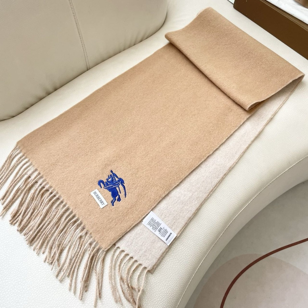 王牌口碑burberry深度水波纹经典羊绒格子围巾‼专柜最新品相，目前专柜都换上了新标👍经典中的经典.全