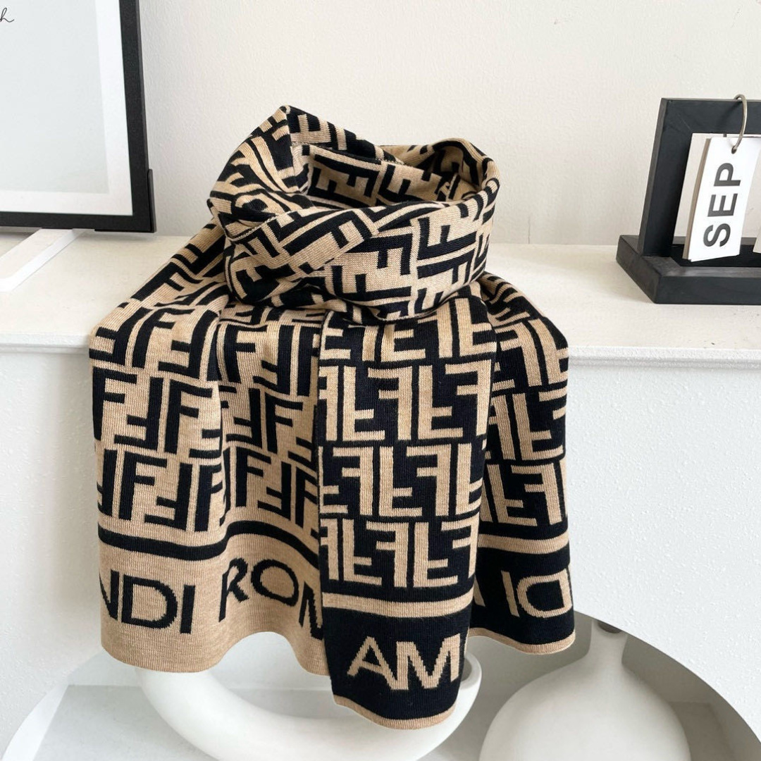 爆款上新 情侣款👍👍芬迪 独家牛货🐂 奢华尽在尺寸之间，高端品质‼️具有超高羊绒品质才会被此品牌青睐‼️