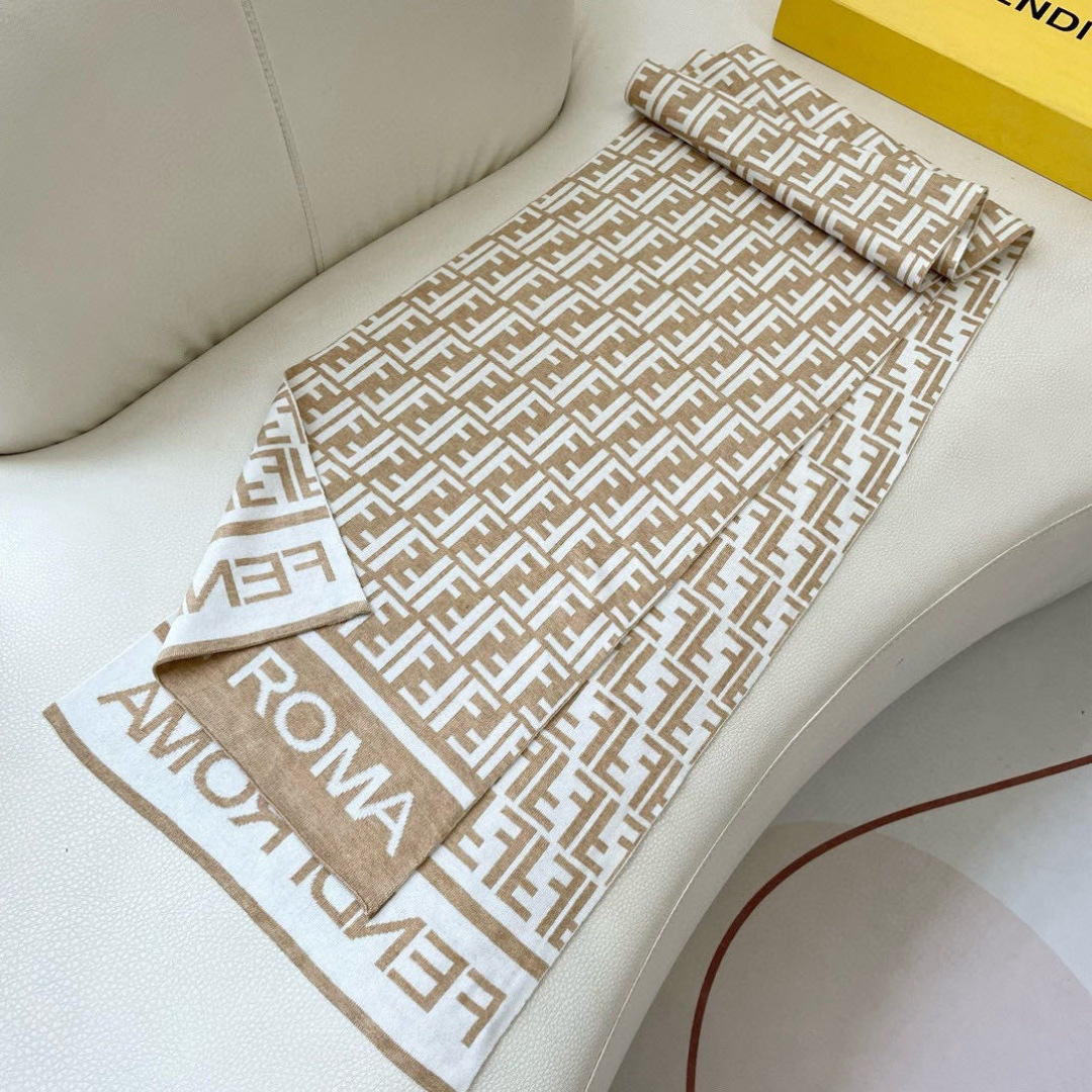 爆款上新 情侣款👍👍芬迪 独家牛货🐂 奢华尽在尺寸之间，高端品质‼️具有超高羊绒品质才会被此品牌青睐‼️