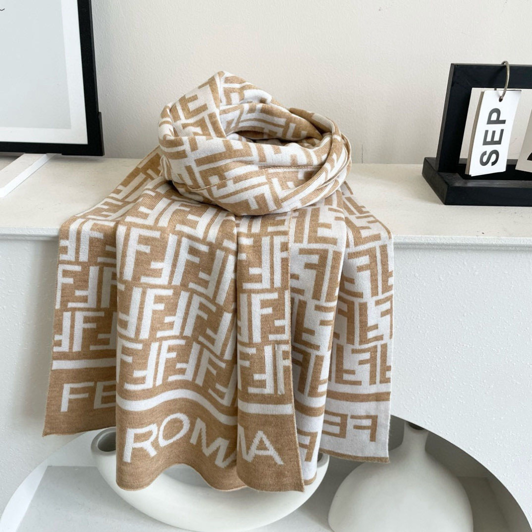 爆款上新 情侣款👍👍芬迪 独家牛货🐂 奢华尽在尺寸之间，高端品质‼️具有超高羊绒品质才会被此品牌青睐‼️