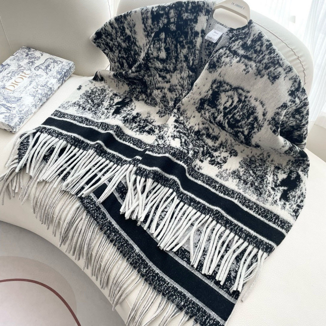 ✨重磅推荐‼️CD动物印花大方巾❗️围巾披肩毛毯三用，超级惊艳的一款！百分百保真！超唯美的一款正品订单，