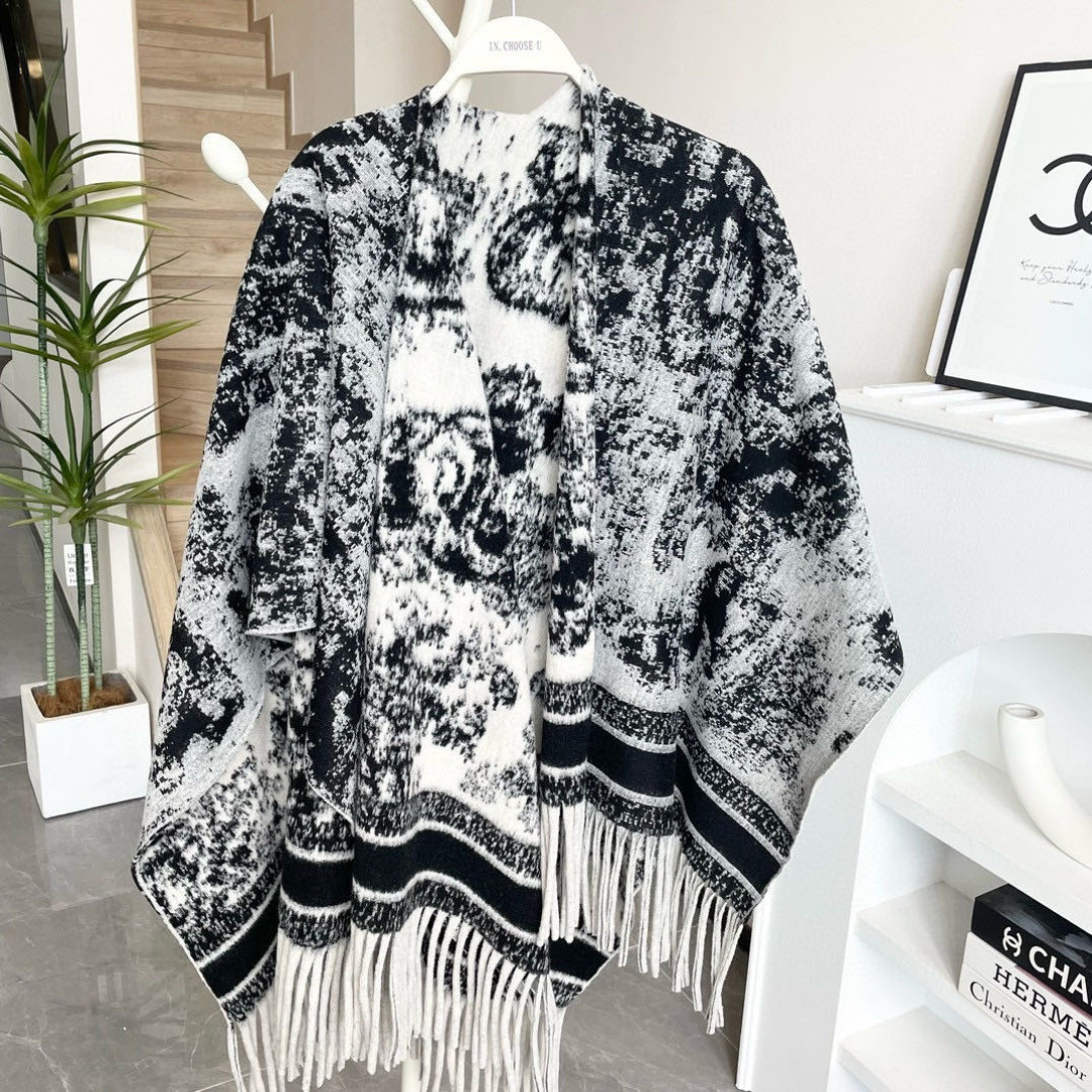 ✨重磅推荐‼️CD动物印花大方巾❗️围巾披肩毛毯三用，超级惊艳的一款！百分百保真！超唯美的一款正品订单，
