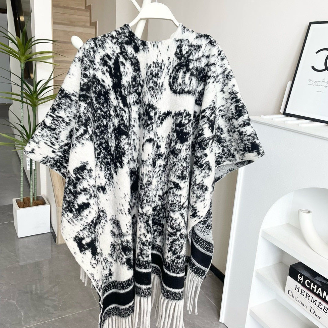 ✨重磅推荐‼️CD动物印花大方巾❗️围巾披肩毛毯三用，超级惊艳的一款！百分百保真！超唯美的一款正品订单，