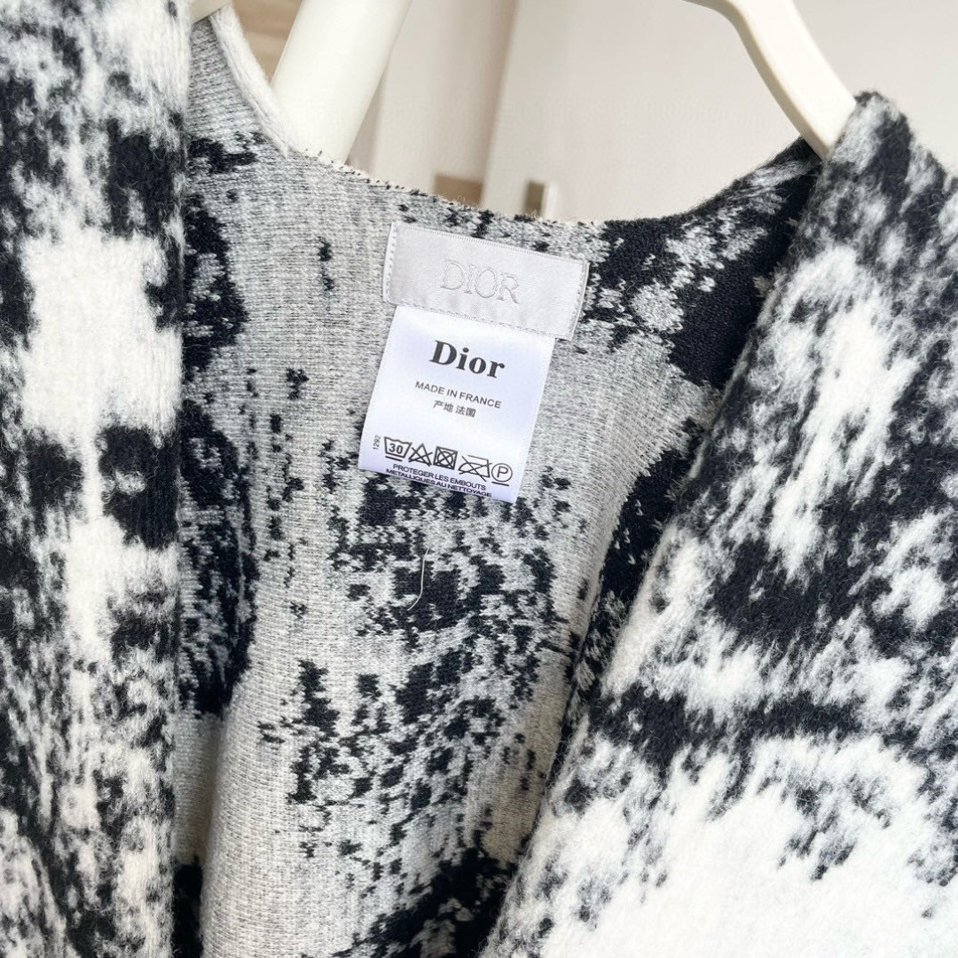 ✨重磅推荐‼️CD动物印花大方巾❗️围巾披肩毛毯三用，超级惊艳的一款！百分百保真！超唯美的一款正品订单，