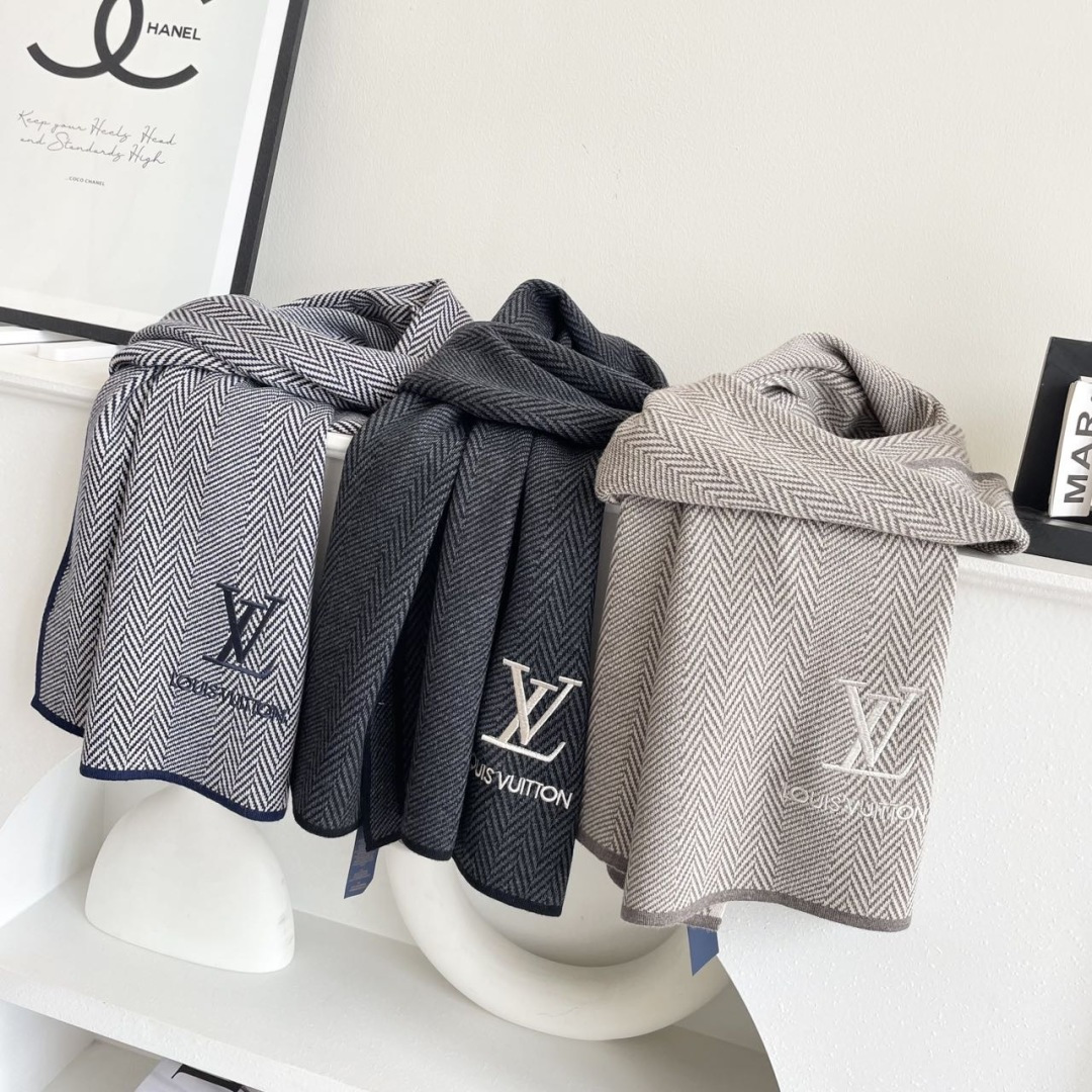 爆款上新 情侣款👍👍LV 独家牛货🐂 奢华尽在尺寸之间，高端品质‼️具有超高羊绒品质才会被此品牌青睐‼️