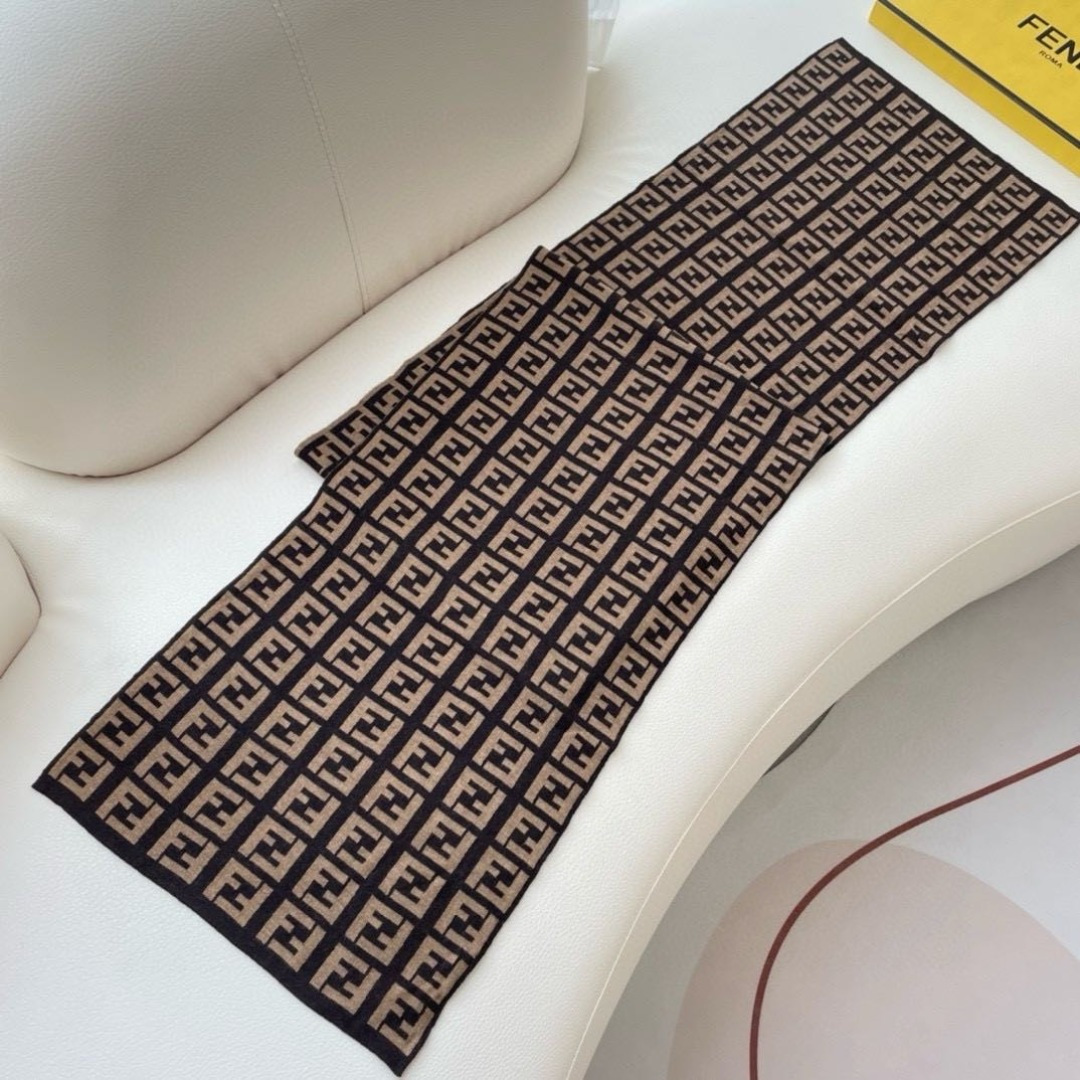 爆款上新 情侣款👍👍芬迪 独家牛货🐂 奢华尽在尺寸之间，高端品质‼️具有超高羊绒品质才会被此品牌青睐‼️