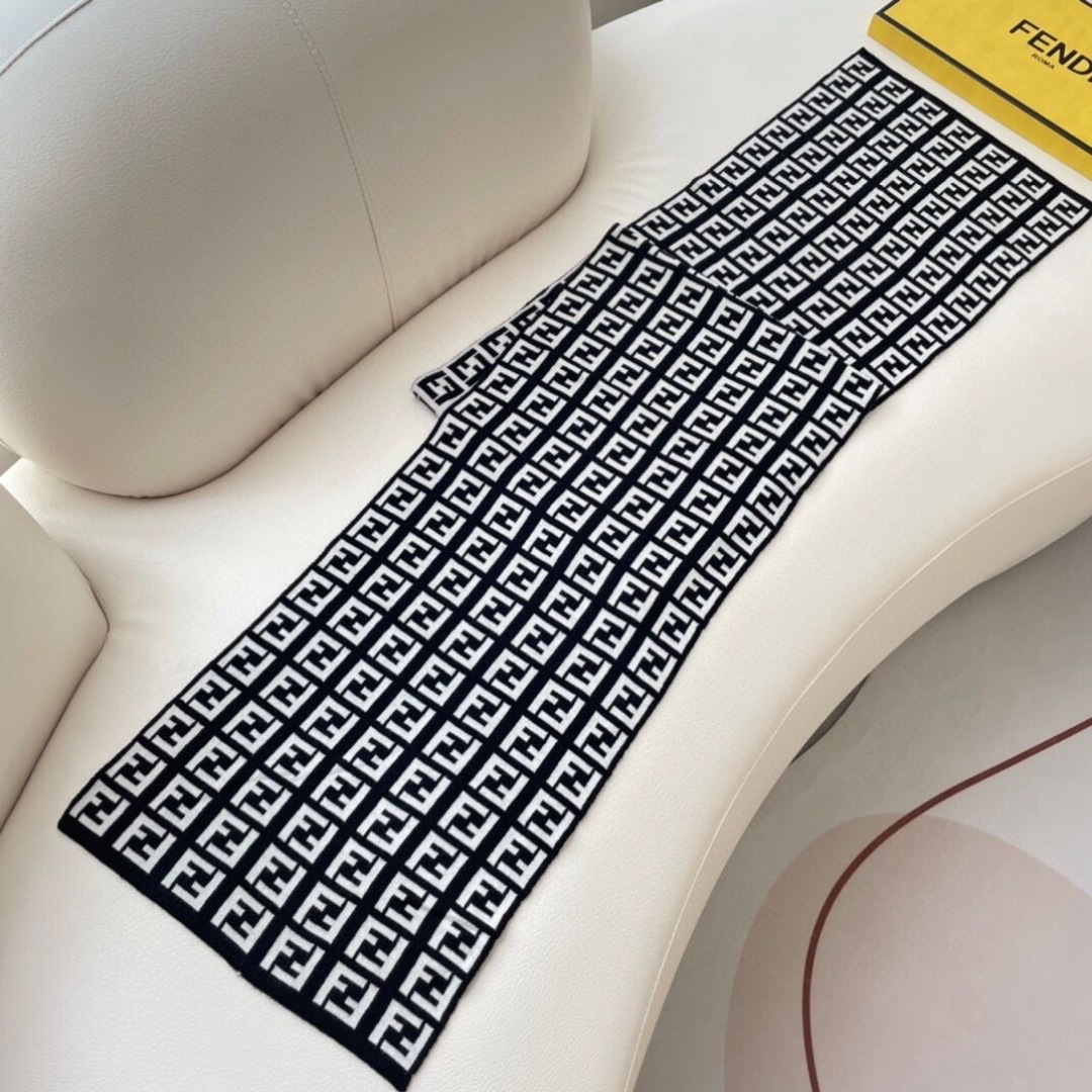 爆款上新 情侣款👍👍芬迪 独家牛货🐂 奢华尽在尺寸之间，高端品质‼️具有超高羊绒品质才会被此品牌青睐‼️