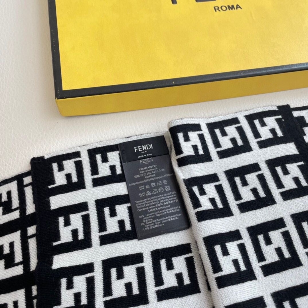 爆款上新 情侣款👍👍芬迪 独家牛货🐂 奢华尽在尺寸之间，高端品质‼️具有超高羊绒品质才会被此品牌青睐‼️