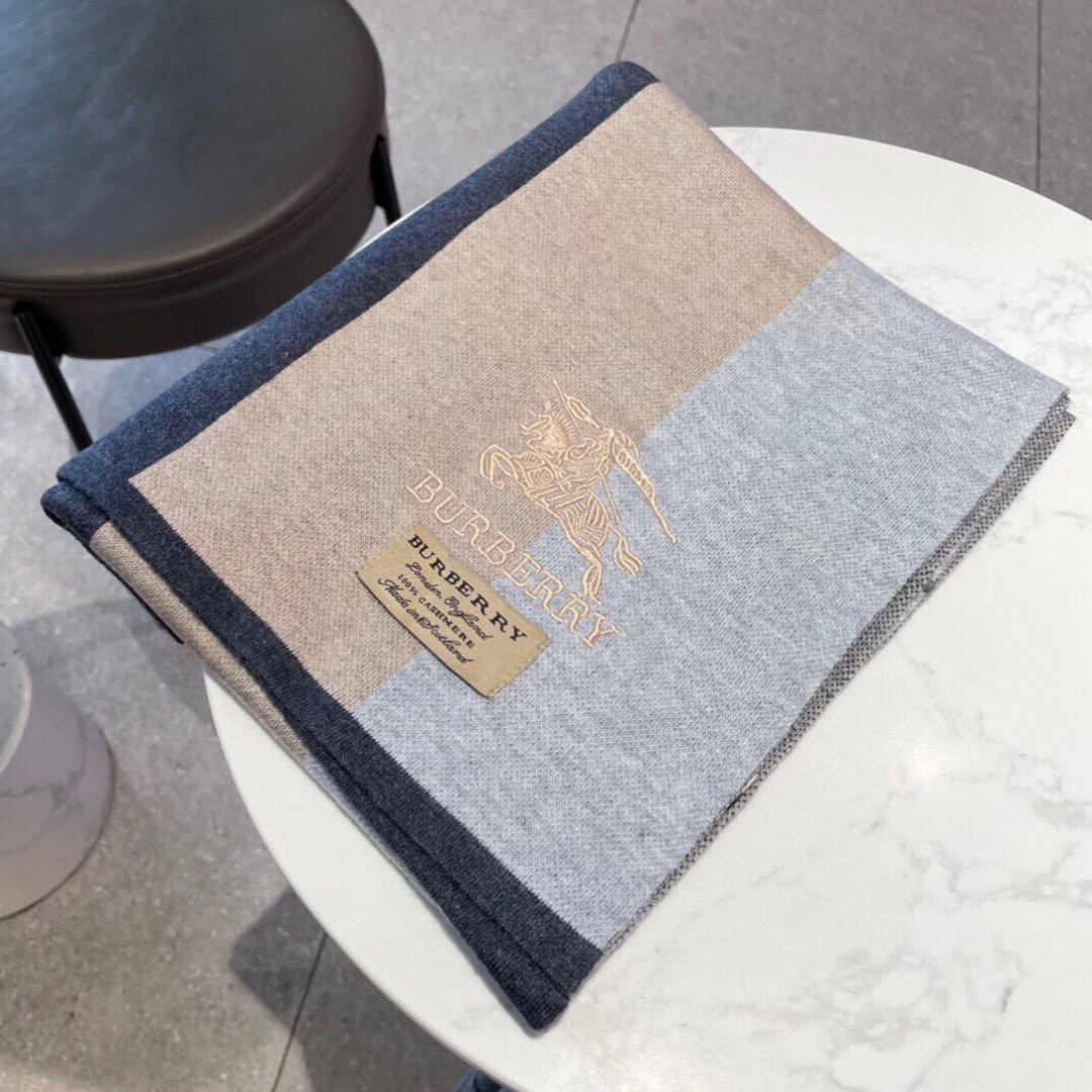 爆款上新 情侣款👍👍B家【经典战马】货🐂 奢华尽在尺寸之间，高端品质‼️具有超高羊绒品质才会被此品牌青睐