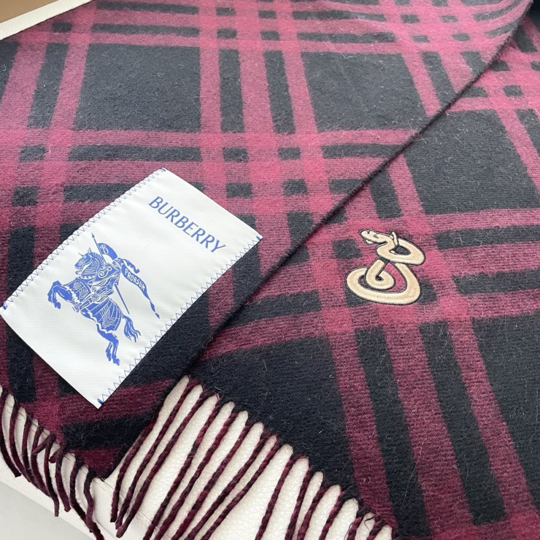 2025蛇年爆款到！ 🆕Burberry · 巴宝莉格子围巾❗️好看的要疯掉了，太有型太有魅力了❗️❗️