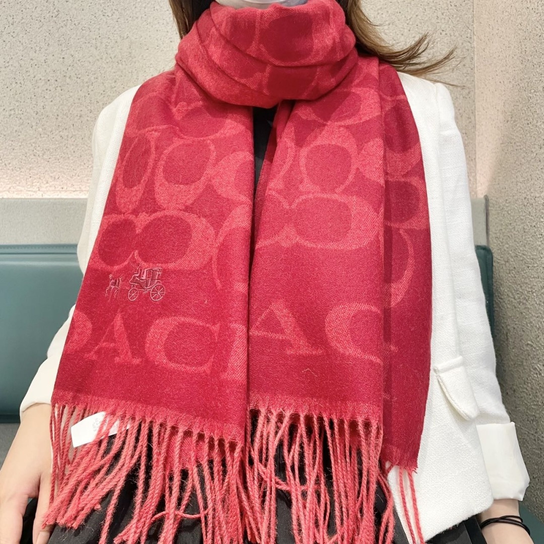 高本版✨✨【经典款】COACH经典 蔻驰披肩也太好看了吧！不仅有颜值还有品质，97%羊毛+3%羊绒，手感