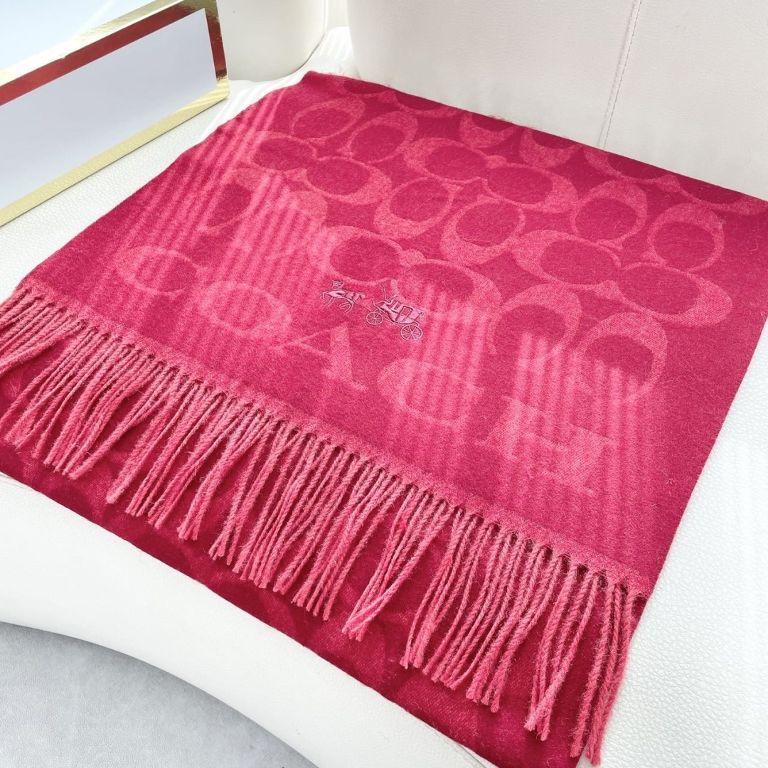 高本版✨✨【经典款】COACH经典 蔻驰披肩也太好看了吧！不仅有颜值还有品质，97%羊毛+3%羊绒，手感