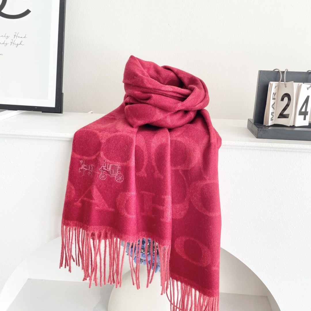 高本版✨✨【经典款】COACH经典 蔻驰披肩也太好看了吧！不仅有颜值还有品质，97%羊毛+3%羊绒，手感