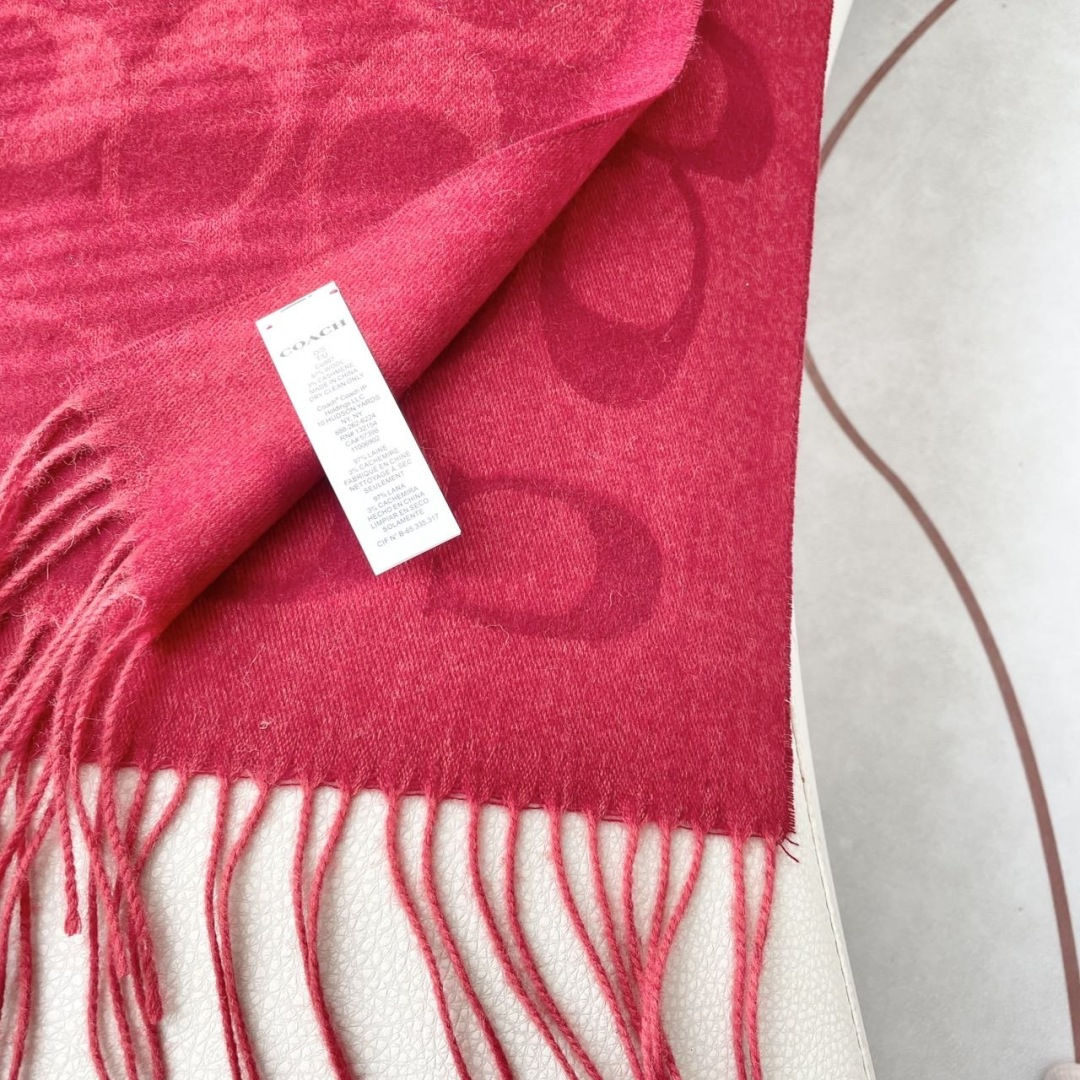 高本版✨✨【经典款】COACH经典 蔻驰披肩也太好看了吧！不仅有颜值还有品质，97%羊毛+3%羊绒，手感