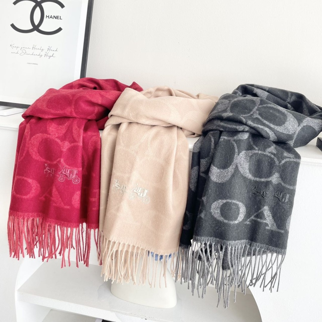 高本版✨✨【经典款】COACH经典 蔻驰披肩也太好看了吧！不仅有颜值还有品质，97%羊毛+3%羊绒，手感