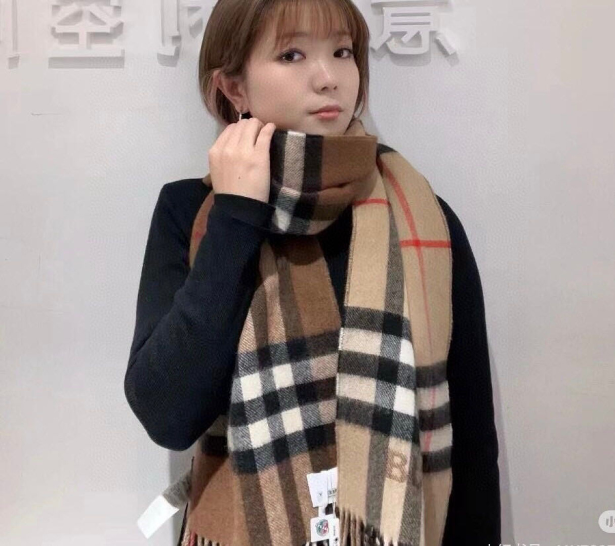 Burberry 匠心巨作。· 经典大格双面提花羊绒围巾👍完全等于2条围巾‼️品牌首席创意总监Ricca