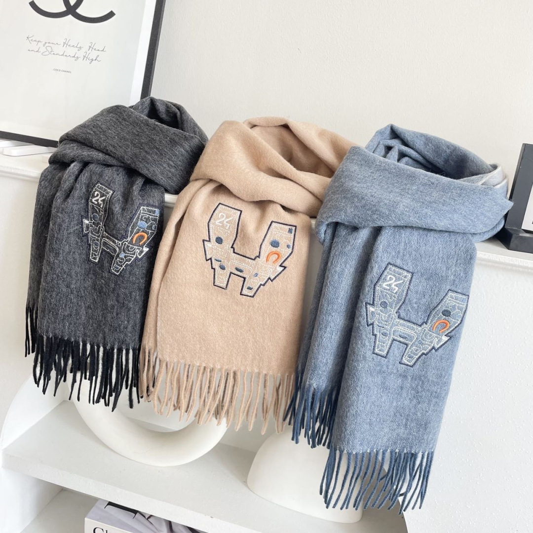 上新2025爱马仕男女款围巾且买且珍惜😍~都是出口订单所以比较难遇❤️东西讲究少而精😍好看的一定要收😎这