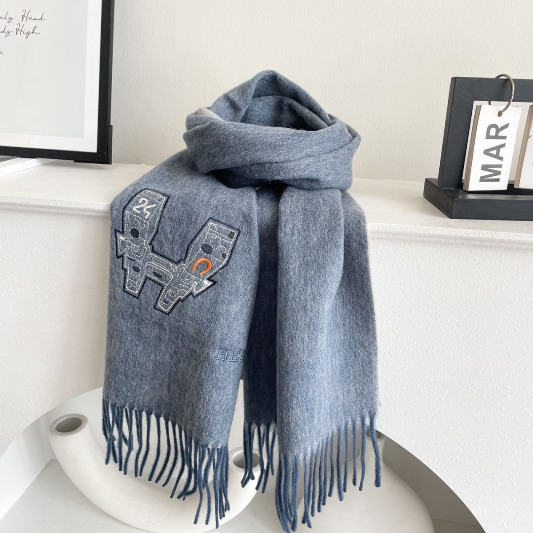 上新2025爱马仕男女款围巾且买且珍惜😍~都是出口订单所以比较难遇❤️东西讲究少而精😍好看的一定要收😎这