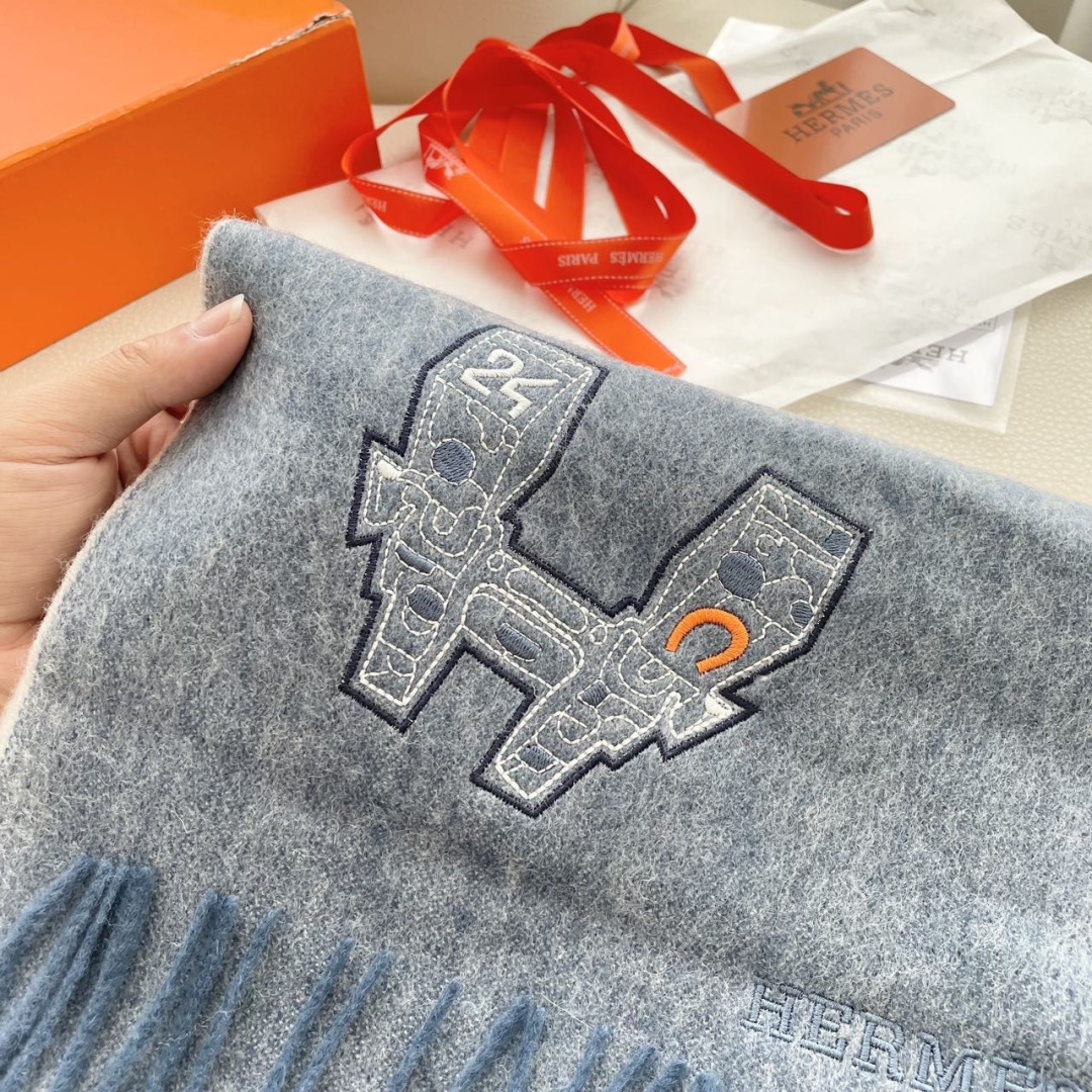 上新2025爱马仕男女款围巾且买且珍惜😍~都是出口订单所以比较难遇❤️东西讲究少而精😍好看的一定要收😎这