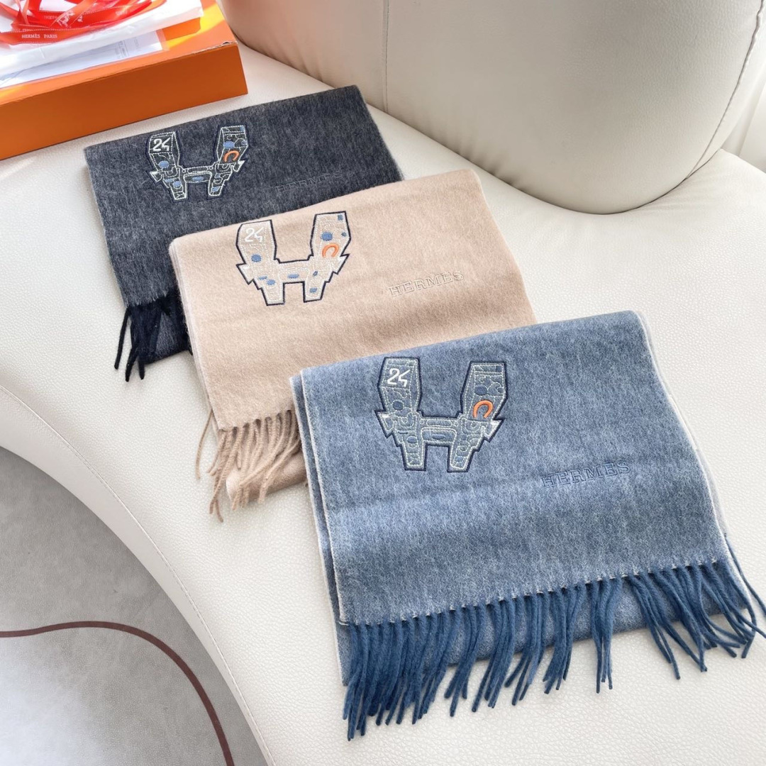 上新2025爱马仕男女款围巾且买且珍惜😍~都是出口订单所以比较难遇❤️东西讲究少而精😍好看的一定要收😎这