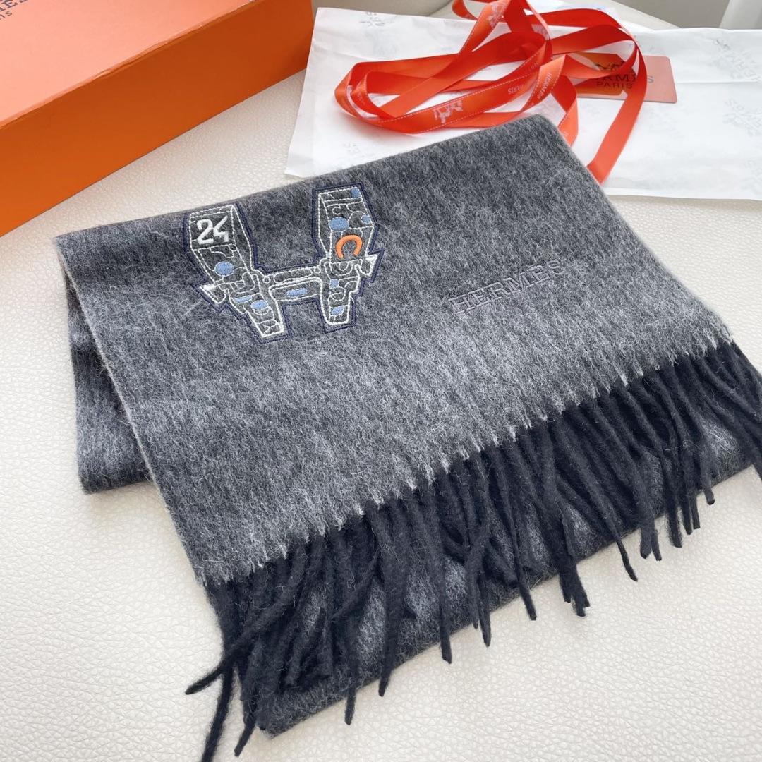 上新2025爱马仕男女款围巾且买且珍惜😍~都是出口订单所以比较难遇❤️东西讲究少而精😍好看的一定要收😎这