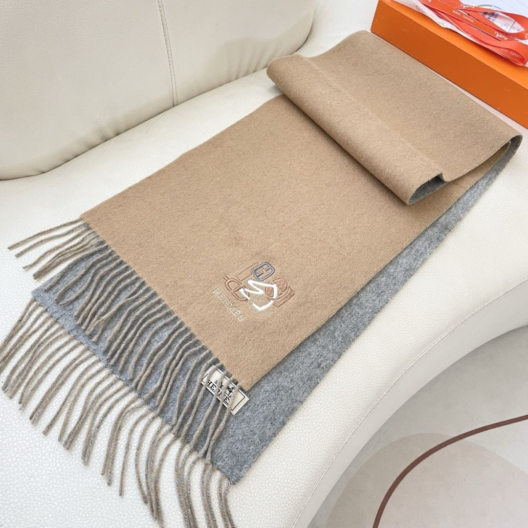 上新2025爱马仕双面男女款围巾且买且珍惜😍~都是出口订单所以比较难遇❤️东西讲究少而精😍好看的一定要收