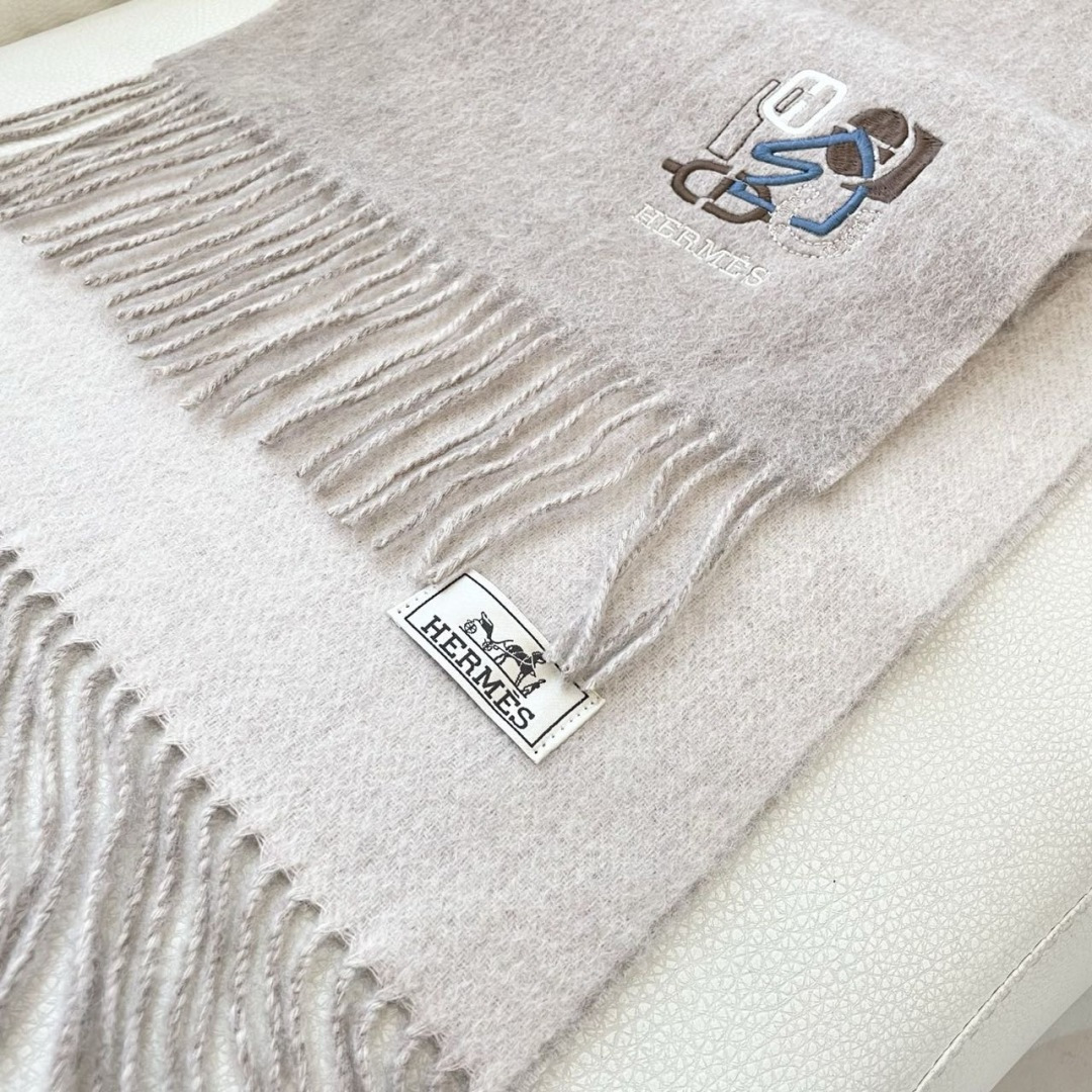 上新2025爱马仕双面男女款围巾且买且珍惜😍~都是出口订单所以比较难遇❤️东西讲究少而精😍好看的一定要收