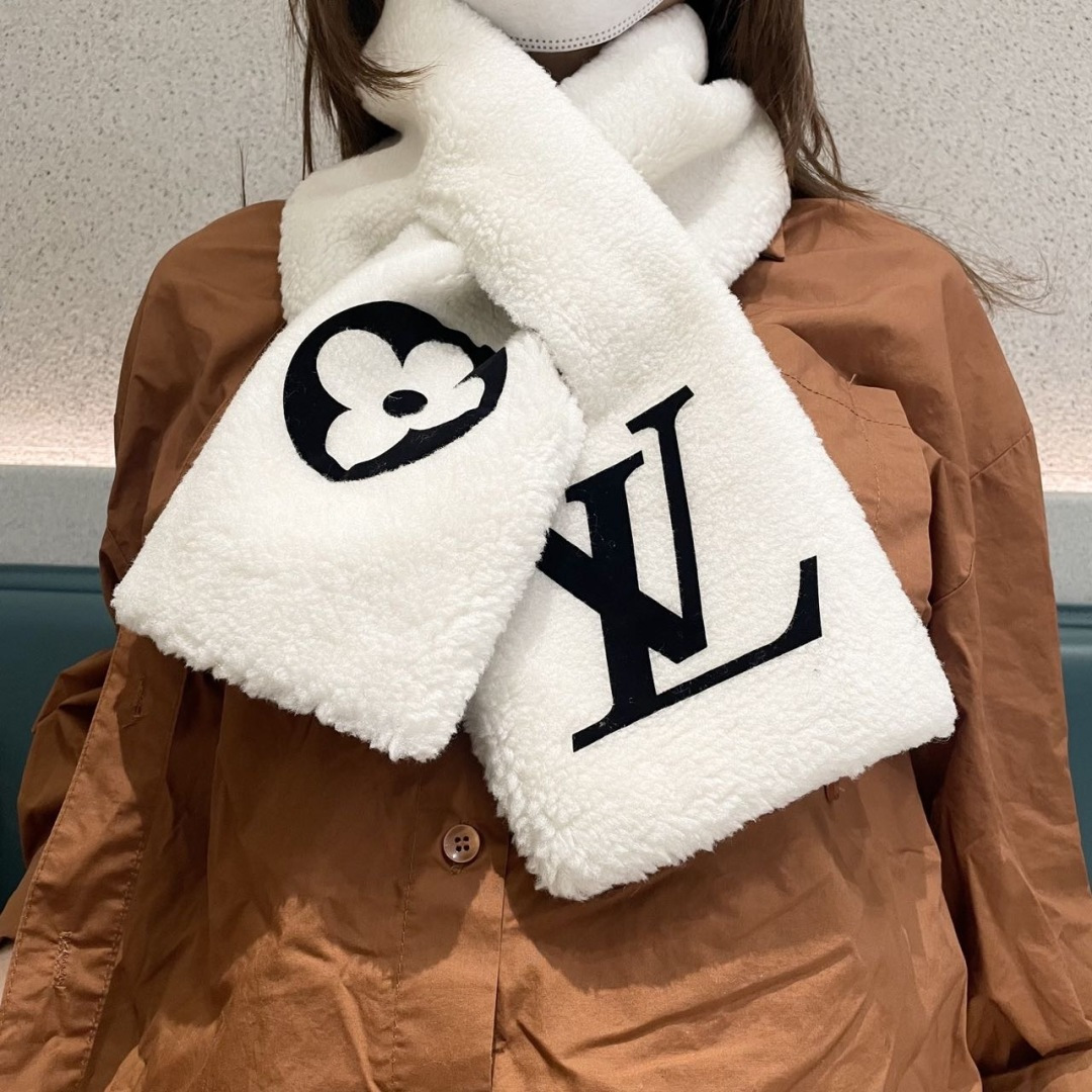 新款出货】❗️❗️LV Shearling泰迪围巾 秋冬大衣好朋友！最新款，，放出来的量不大基本是秒空，