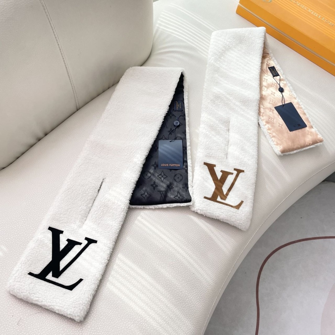 新款出货】❗️❗️LV Shearling泰迪围巾 秋冬大衣好朋友！最新款，，放出来的量不大基本是秒空，