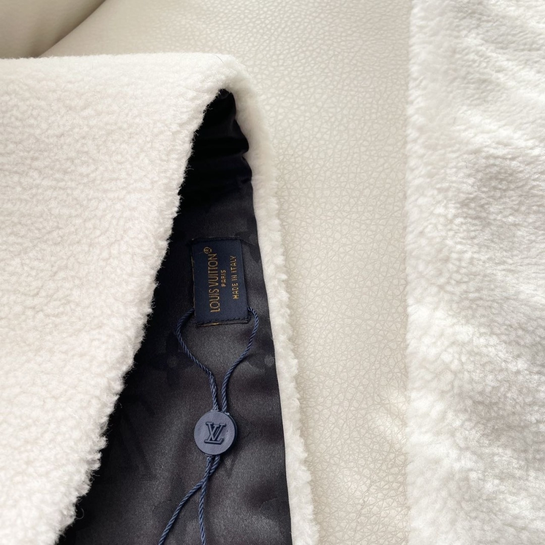 新款出货】❗️❗️LV Shearling泰迪围巾 秋冬大衣好朋友！最新款，，放出来的量不大基本是秒空，
