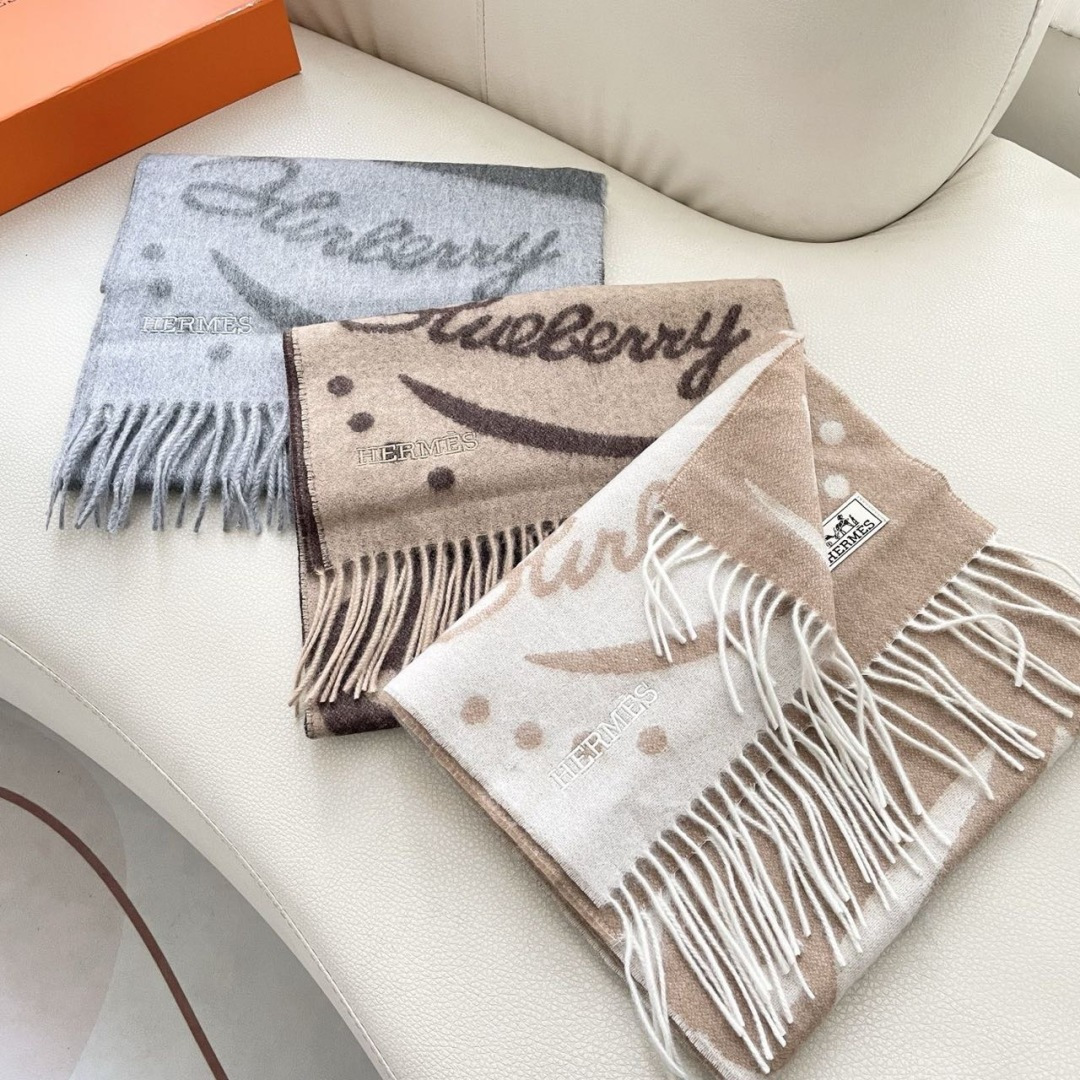 上新2025爱马仕顶级山羊绒男女款围巾且买且珍惜😍~都是出口订单所以比较难遇❤️东西讲究少而精😍好看的一