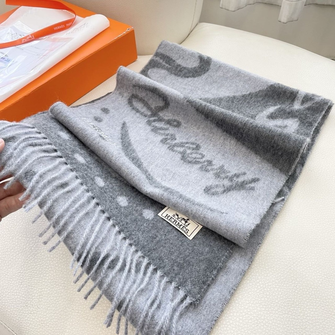 上新2025爱马仕顶级山羊绒男女款围巾且买且珍惜😍~都是出口订单所以比较难遇❤️东西讲究少而精😍好看的一