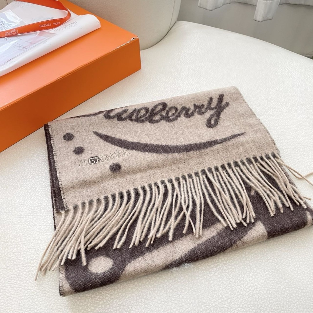 上新2025爱马仕顶级山羊绒男女款围巾且买且珍惜😍~都是出口订单所以比较难遇❤️东西讲究少而精😍好看的一