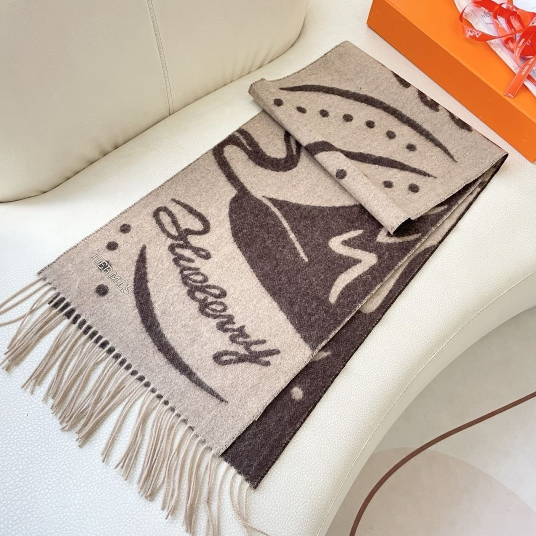 上新2025爱马仕顶级山羊绒男女款围巾且买且珍惜😍~都是出口订单所以比较难遇❤️东西讲究少而精😍好看的一