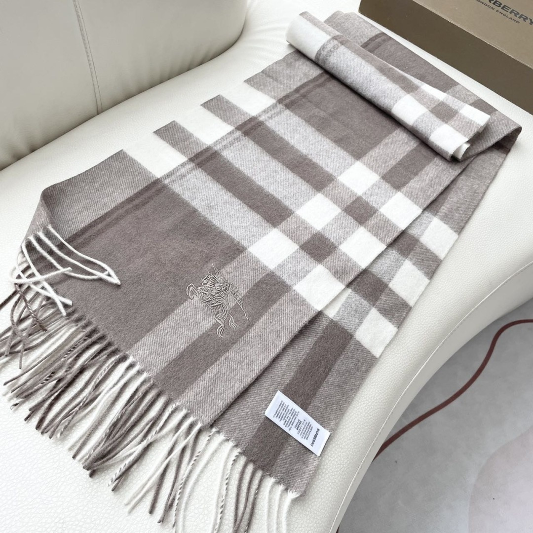 爆款🔺双面羊绒专柜同步 经典设计完美，若隐若现的巴宝利标志，强烈推荐手慢无‼️千万别去专柜买‼️代购就要