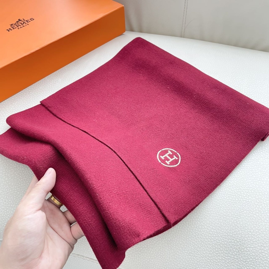 爆款上新 情侣款👍👍爱马仕 独家牛货🐂 奢华尽在尺寸之间，高端品质‼️具有超高羊绒品质才会被此品牌青睐‼