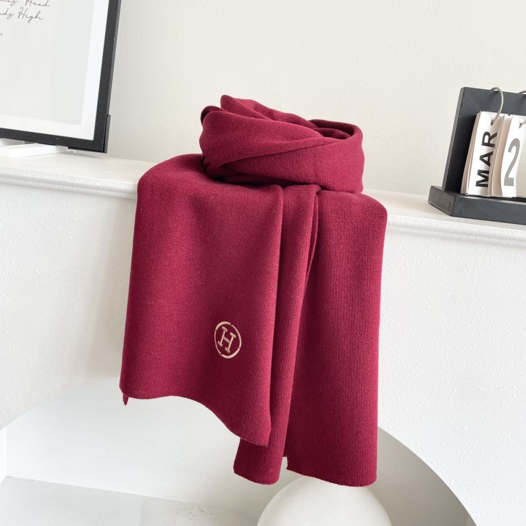 爆款上新 情侣款👍👍爱马仕 独家牛货🐂 奢华尽在尺寸之间，高端品质‼️具有超高羊绒品质才会被此品牌青睐‼