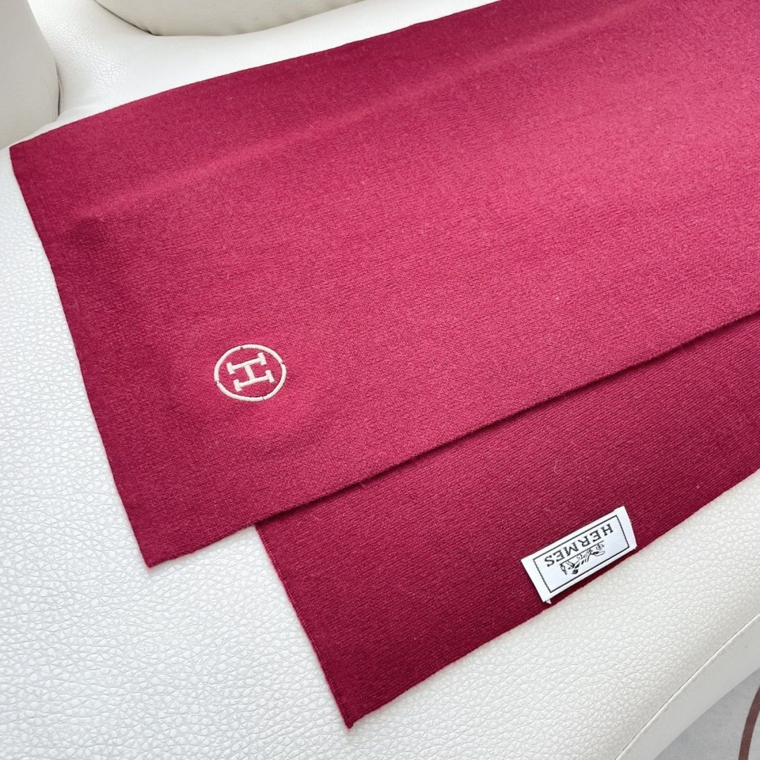 爆款上新 情侣款👍👍爱马仕 独家牛货🐂 奢华尽在尺寸之间，高端品质‼️具有超高羊绒品质才会被此品牌青睐‼