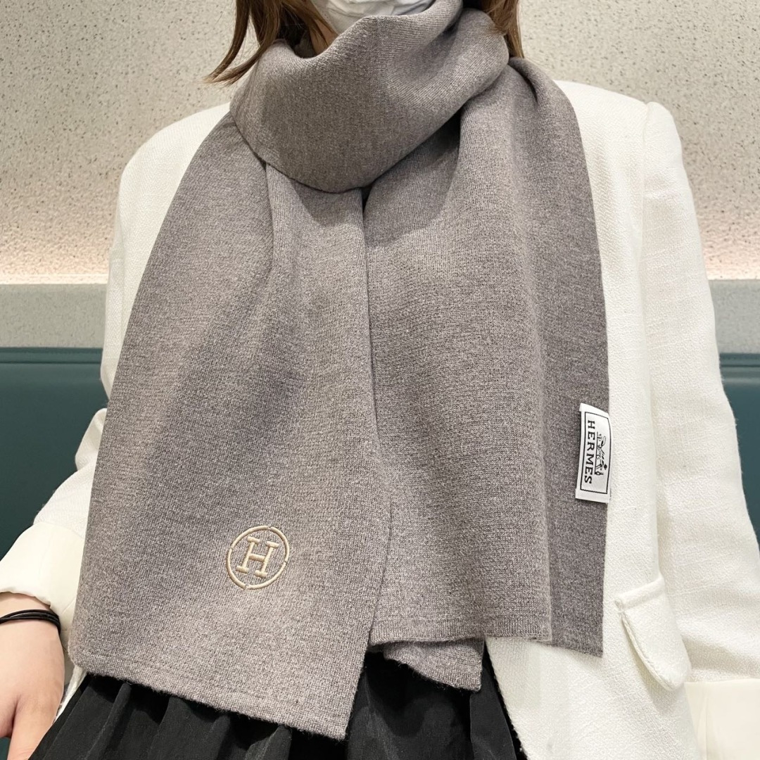 爆款上新 情侣款👍👍爱马仕 独家牛货🐂 奢华尽在尺寸之间，高端品质‼️具有超高羊绒品质才会被此品牌青睐‼