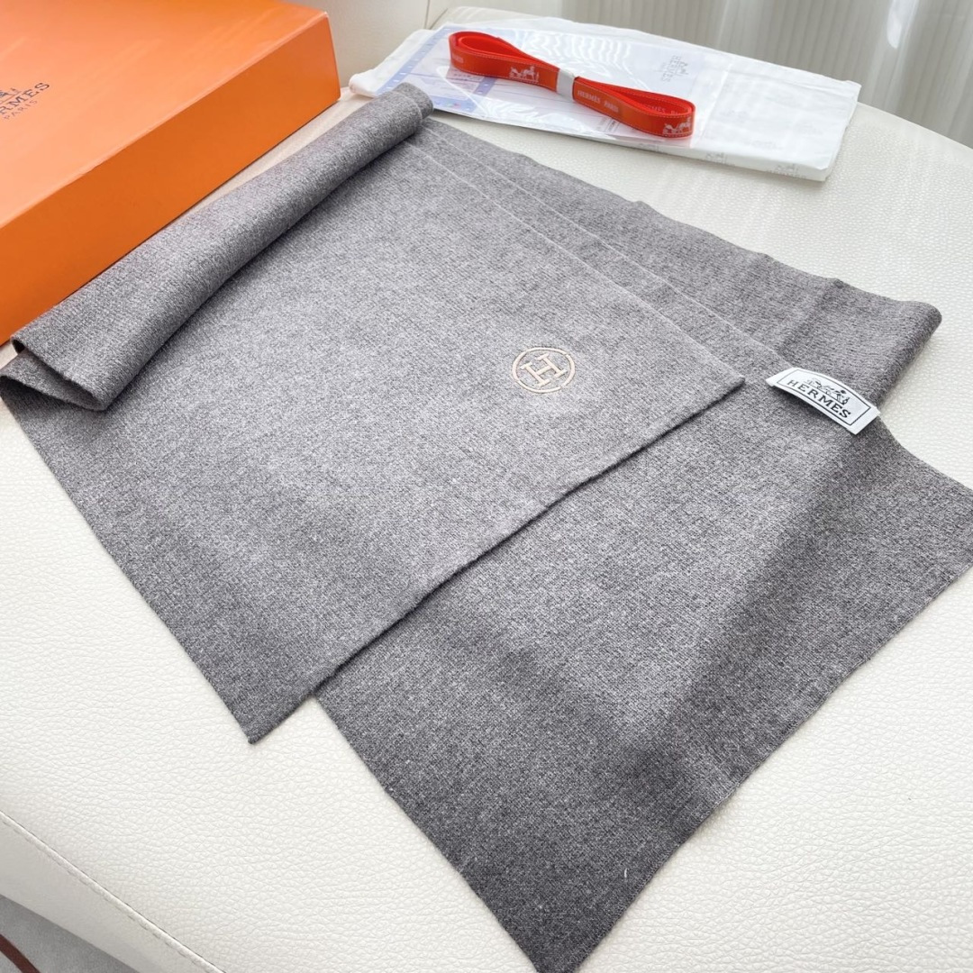 爆款上新 情侣款👍👍爱马仕 独家牛货🐂 奢华尽在尺寸之间，高端品质‼️具有超高羊绒品质才会被此品牌青睐‼