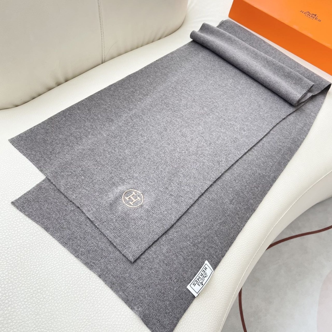 爆款上新 情侣款👍👍爱马仕 独家牛货🐂 奢华尽在尺寸之间，高端品质‼️具有超高羊绒品质才会被此品牌青睐‼