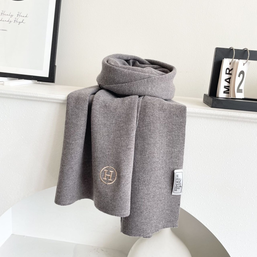 爆款上新 情侣款👍👍爱马仕 独家牛货🐂 奢华尽在尺寸之间，高端品质‼️具有超高羊绒品质才会被此品牌青睐‼