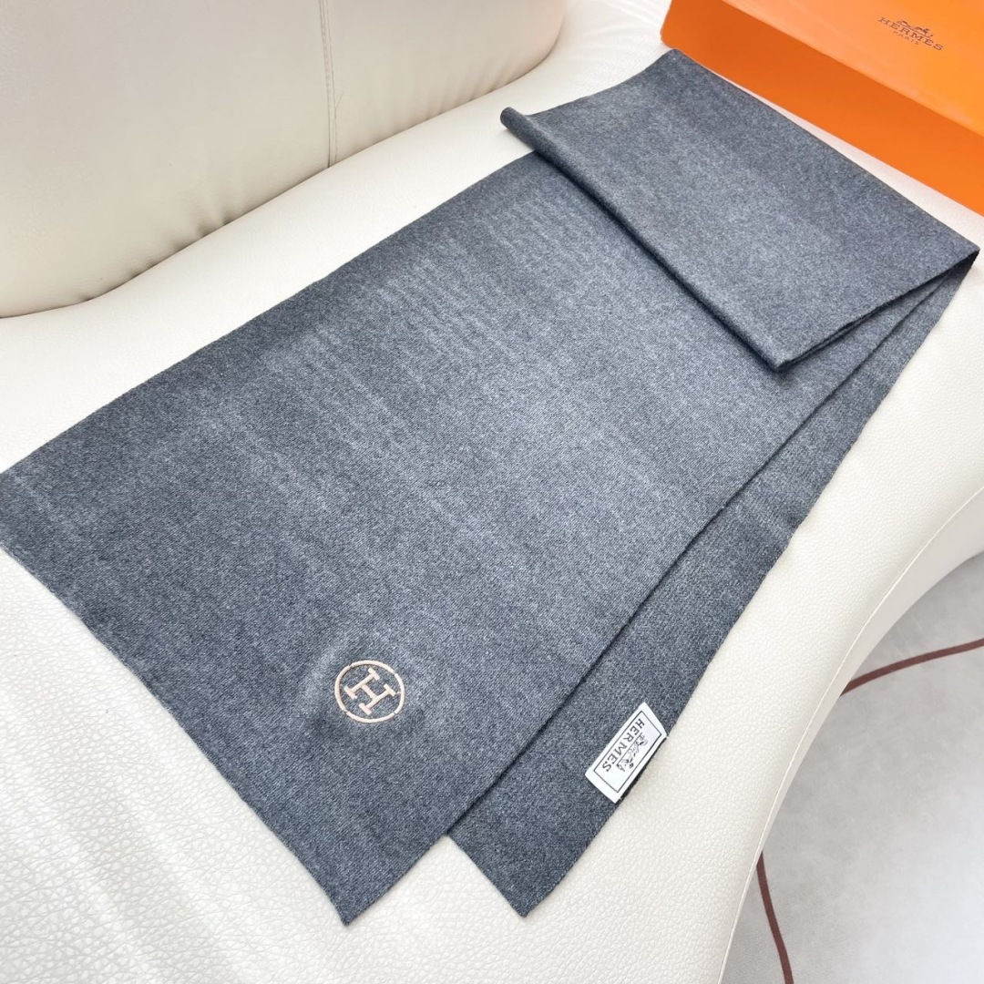 爆款上新 情侣款👍👍爱马仕 独家牛货🐂 奢华尽在尺寸之间，高端品质‼️具有超高羊绒品质才会被此品牌青睐‼